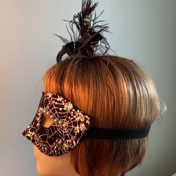 Masquerade Sequined Mask - Picture 5 of 6